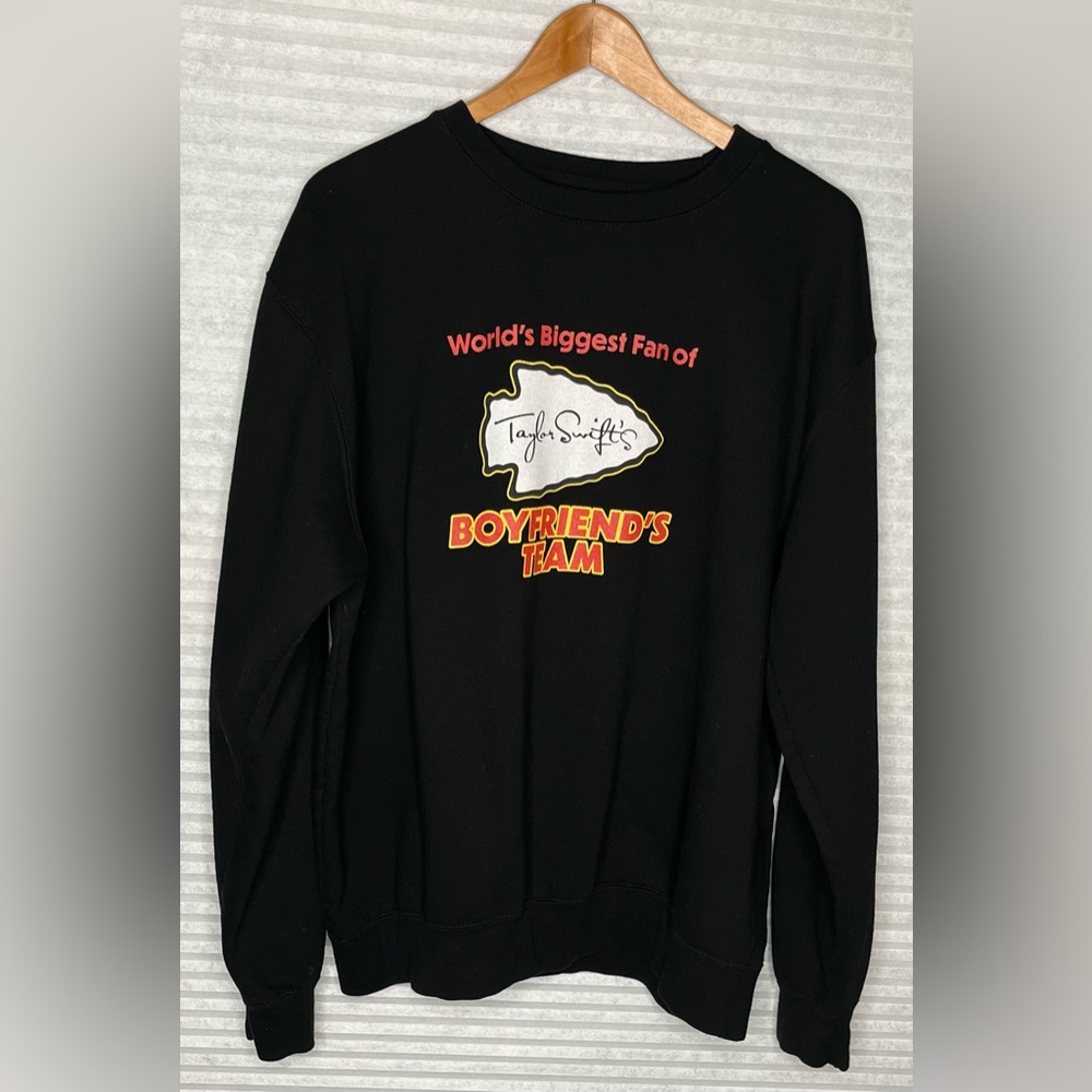 Women’s Black Pullover Sweater Size XL Taylor Swift Kansa City Chiefs Travis